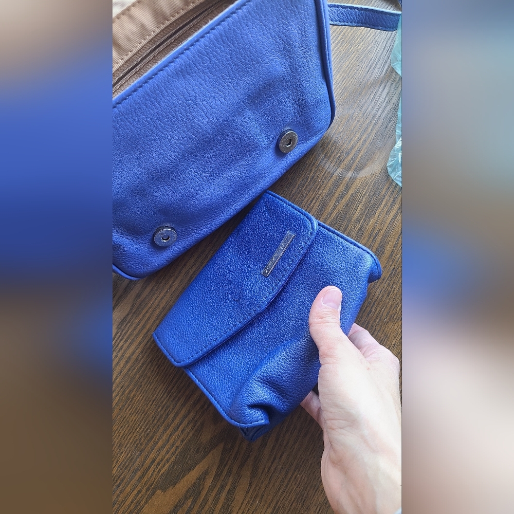 Claudia Giuti Periwinkle Blue Genuine Leather Shoulder Bag - Picture 6 of 7
